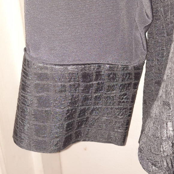 VINCE Silk Crocodile Embossed Blouse Long Tab Sleeve Grey Gray Top Button Down S - Picture 11 of 16